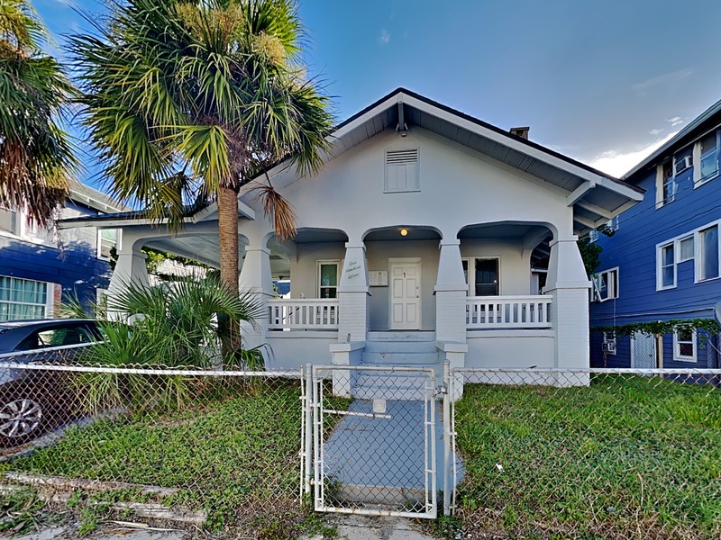 Daytona Beach House: 115 S Grandview Ave