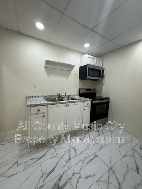 Hermitage Condo: 105 Bonnabrook