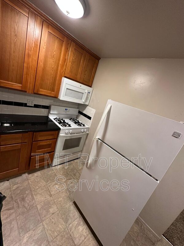 Sacramento Condo: 1615 W. St.