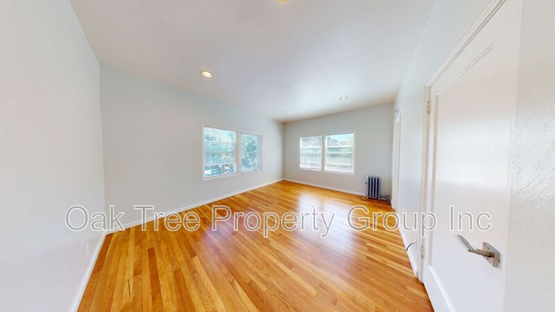Oakland House: 454 34th St