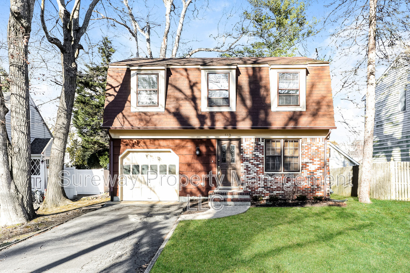 Neptune House: 513 Glenmere Ave