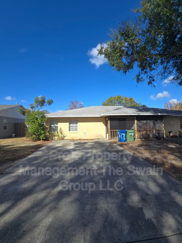 Winter Haven House: 176 Rebecca Dr NE