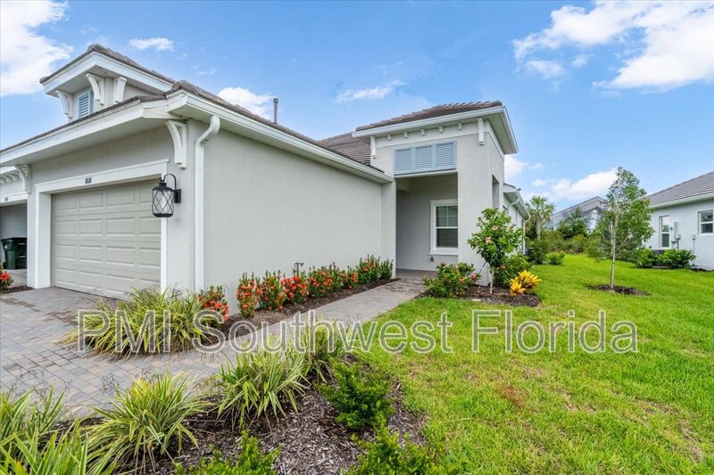 Venice House: 18018 Franklin Park Ct