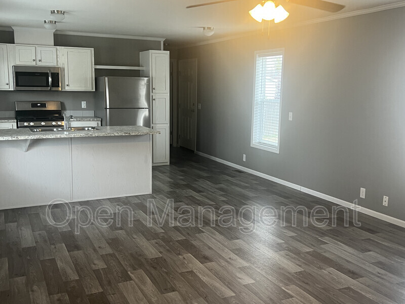 West Fargo House: 916 3 1/3 Ave E