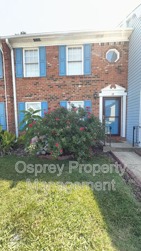 Beautiful 3BR Townhome in Gated Kings Square Community - Photo 1