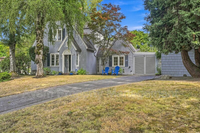 Portland House: 3411 Southeast Crystal Springs Boulevard