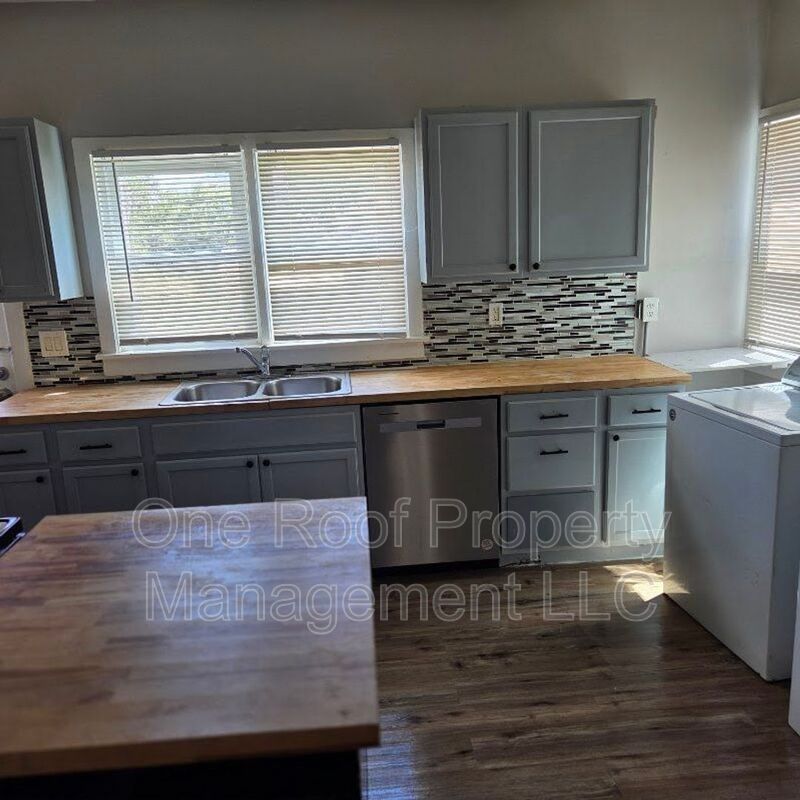 Kansas House: 447 N Lawndale Ave