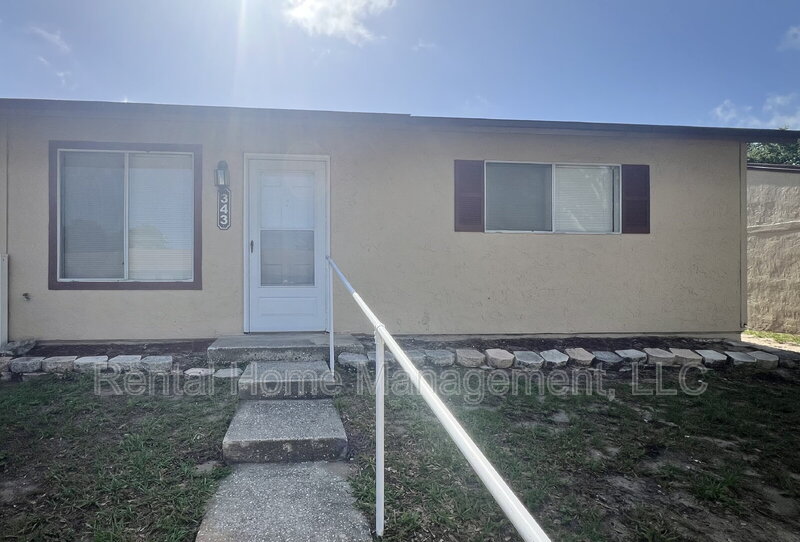 Tavares Condo: 343 E Rosewood Lane