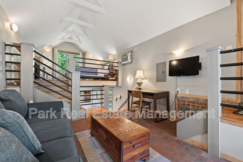 Chapel Hill House: 200 Purefoy Road