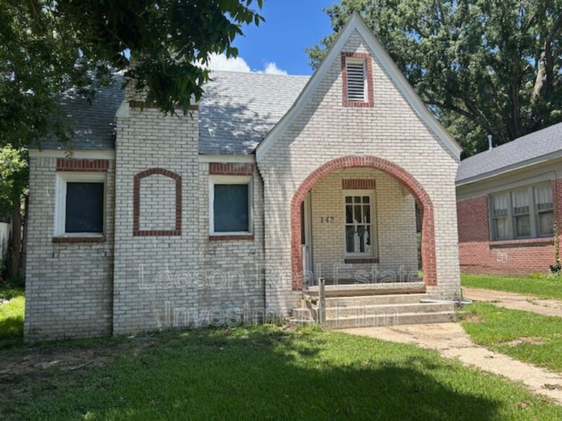 Shreveport House: 142 E Jordan Street