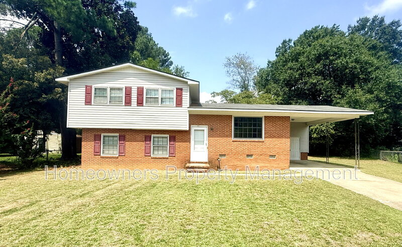 Fayetteville House: 6518 Jamaica Ct