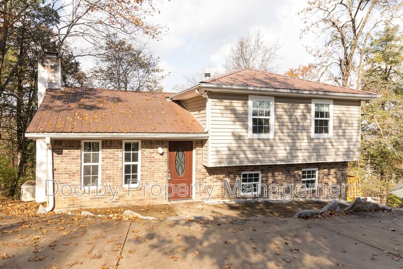 Hixson House: 6619 Fairview Rd