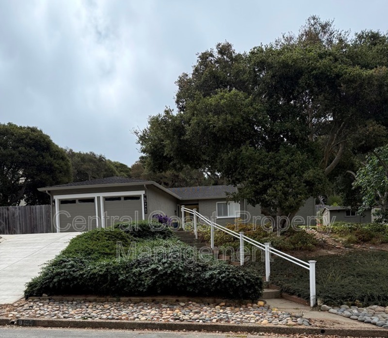 Salinas House: 9465 Valley Oak Way