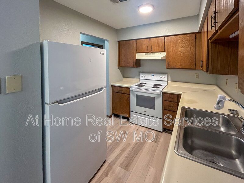 Springfield Condo: 1947 S Ingram Mill Rd