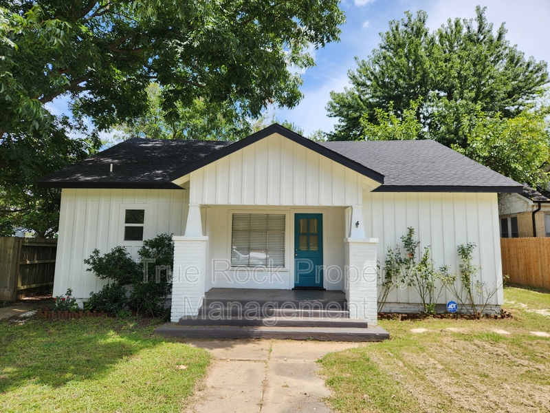 Ada House: 1114 South Stockton Avenue
