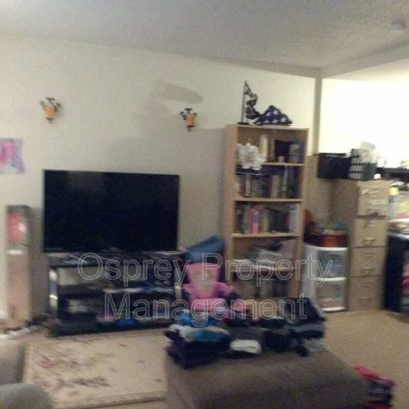 END UNIT TOWNHOUSE! - Photo 2