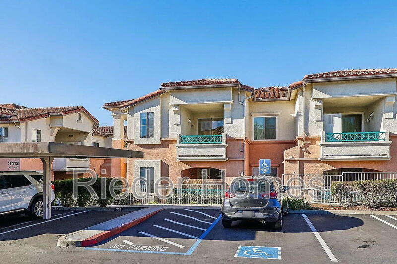 El Cajon Condo: 11410 Via Rancho San Diego