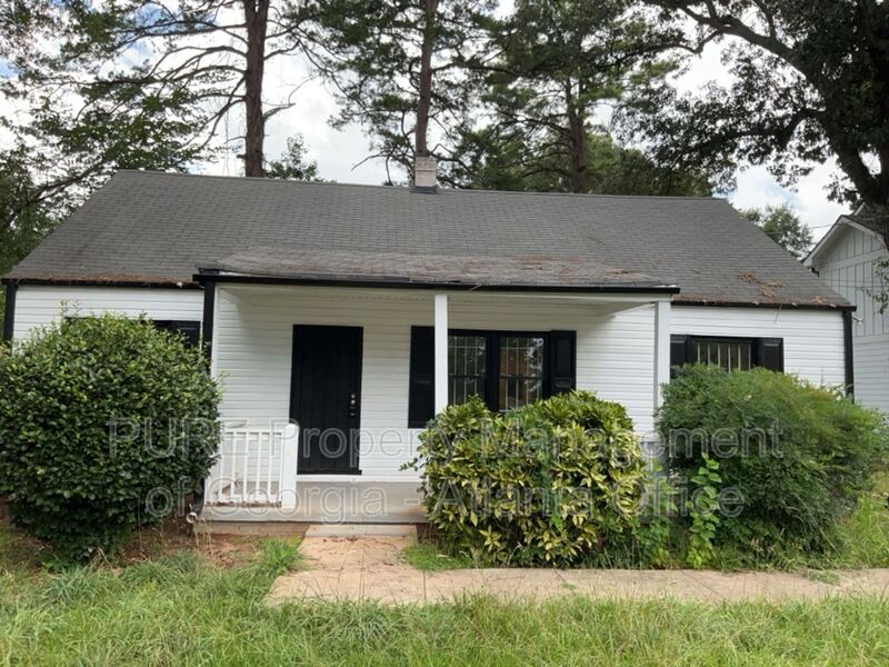 Decatur House: 1809 Ellington St