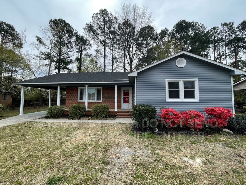 Fayetteville House: 1017 Xavier Dr.