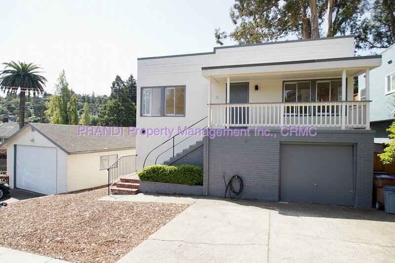 Mill Valley House: 3 Robertson Ter