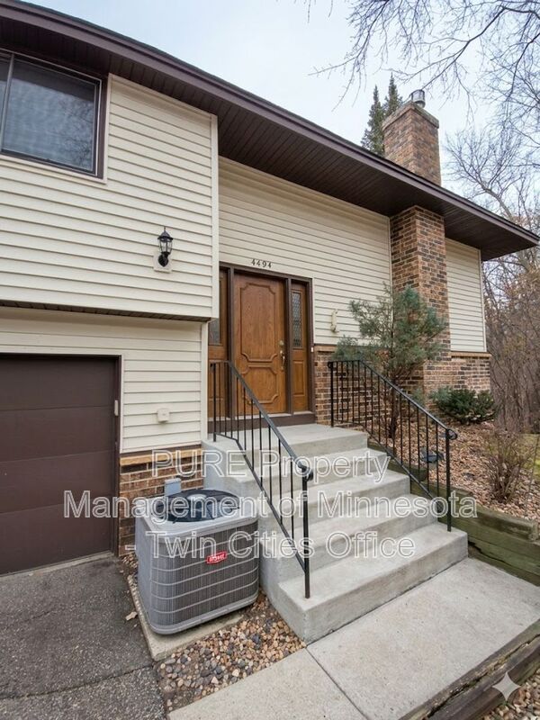 Eagan Townhome: 4494 Woodgate Pt