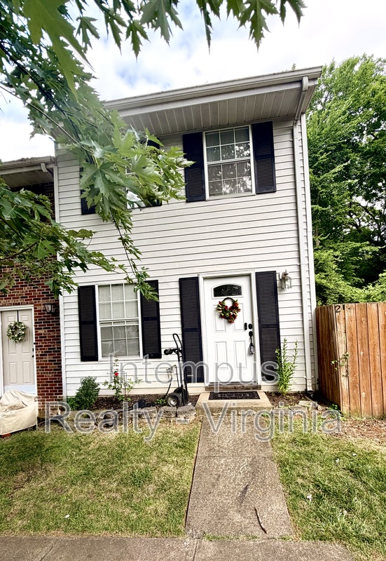 Warrenton Townhome: 2 Kingsbridge Ct