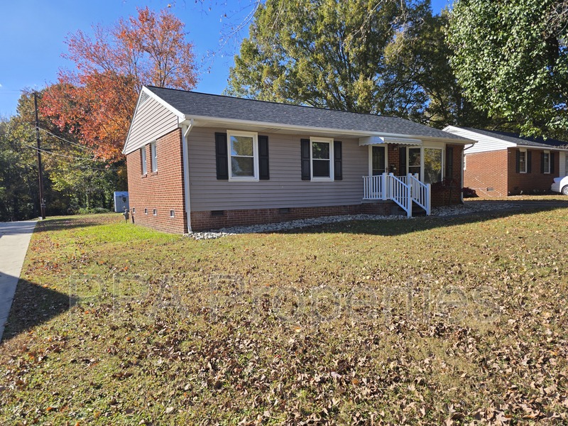 Graham House: 404 Oakgrove Dr