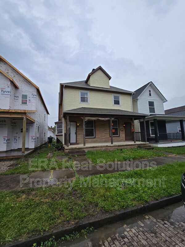 Columbus House: 162 Wisconsin Ave