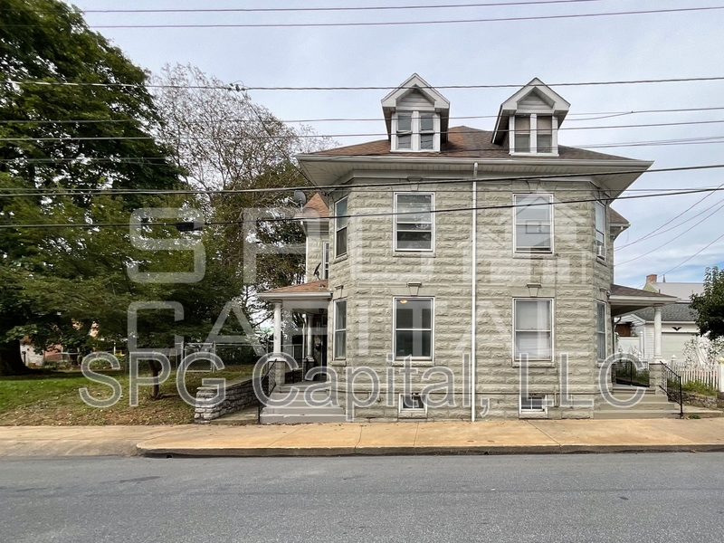 Chambersburg House: 319 S Second St