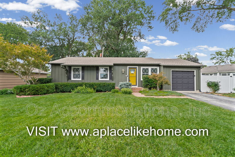 Overland Park House: 8870 Westbrooke Dr