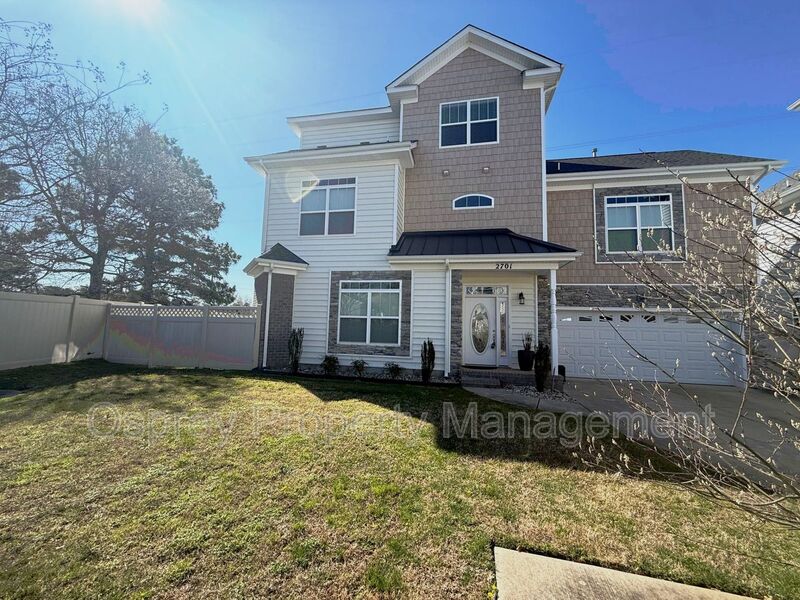 Spacious end-unit home in Virginia Beach!  - Photo 1