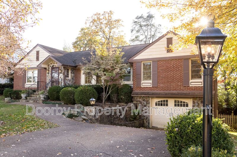Chattanooga House: 1711 Ashton St