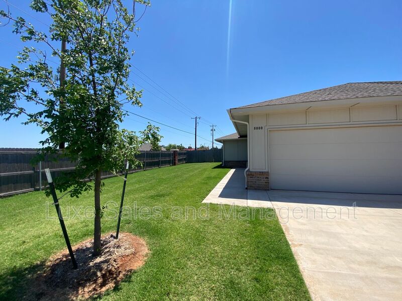 Okahoma City House: 8000 NW 110th Dr