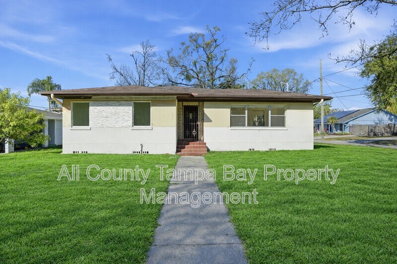 Tampa House: 2812 N Munro St