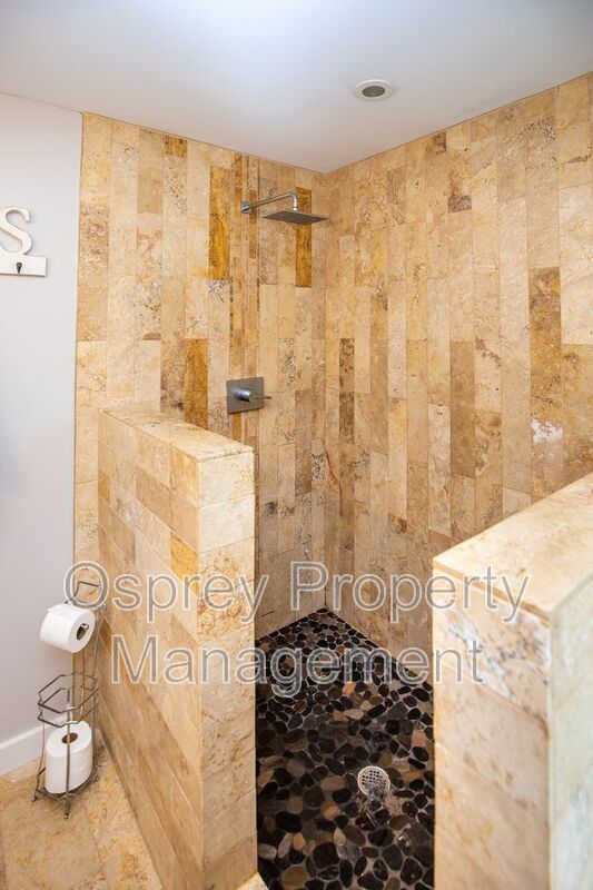 Spacious 4 Bedroom 3 Bath Home  - Photo 18