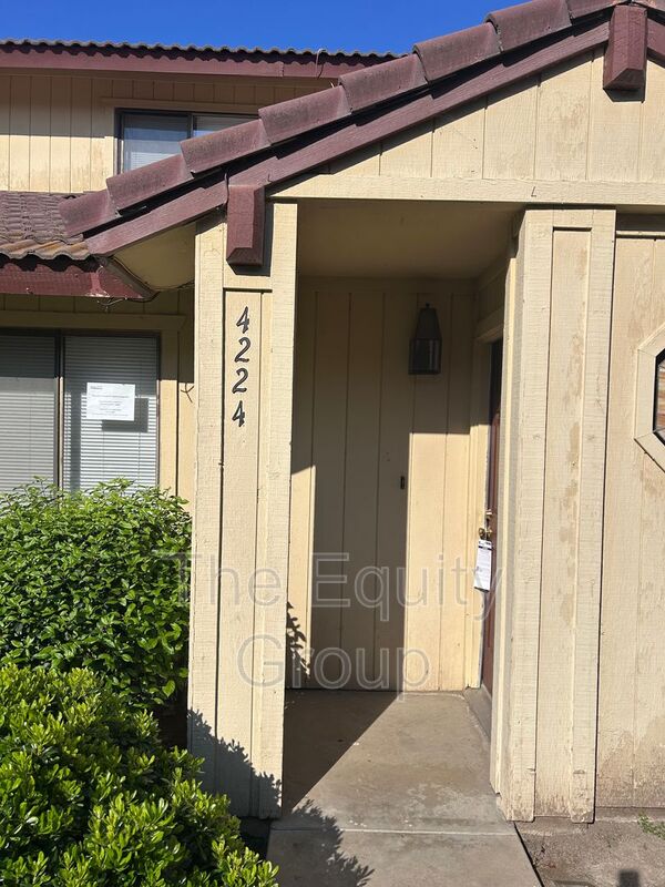 Visalia House: 4224 West Cypress Avenue