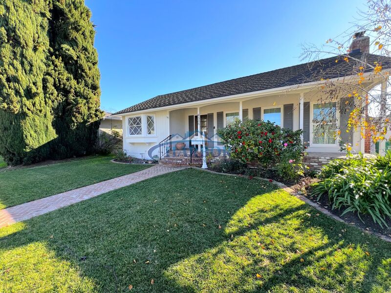 Long Beach House: 6838 Monlaco Road