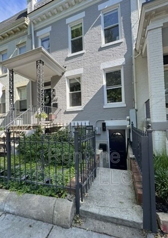 Washington Condo: 605B Kenyon St NW