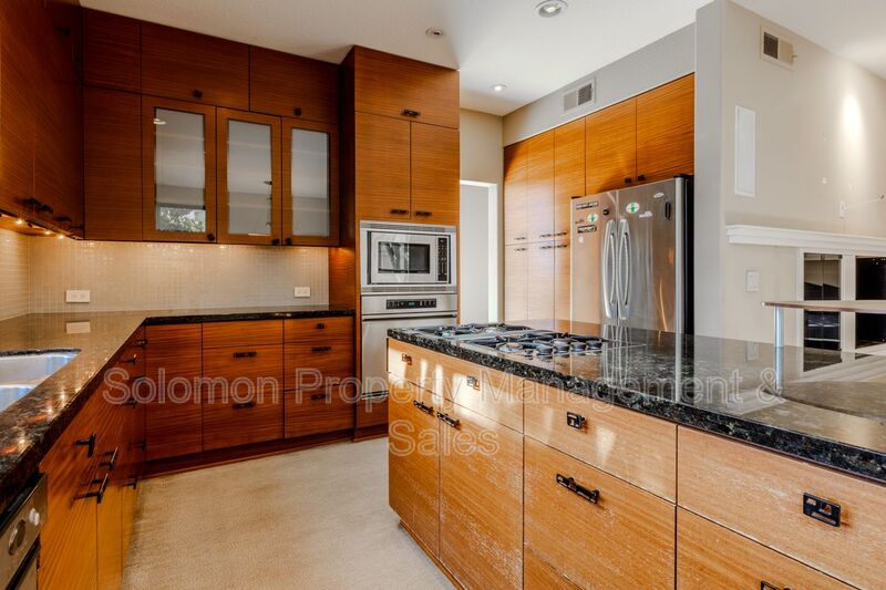 San Diego House: 11671 Boulton Ave