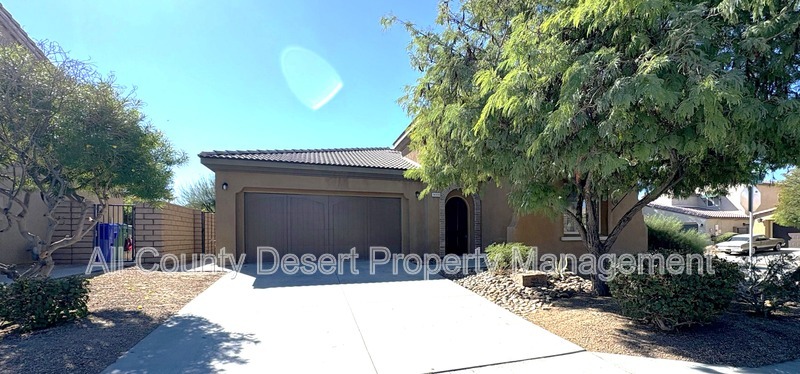 Palm Desert House: 74555 Falcon Lane