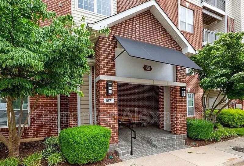 McLean Condo: 1571 Spring Gate Dr