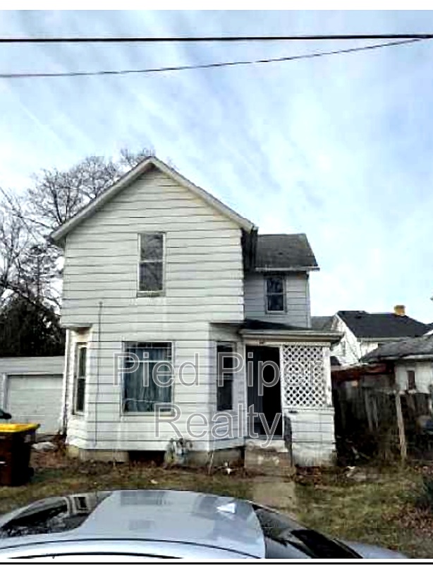 Freeport House: 810 S James Ave