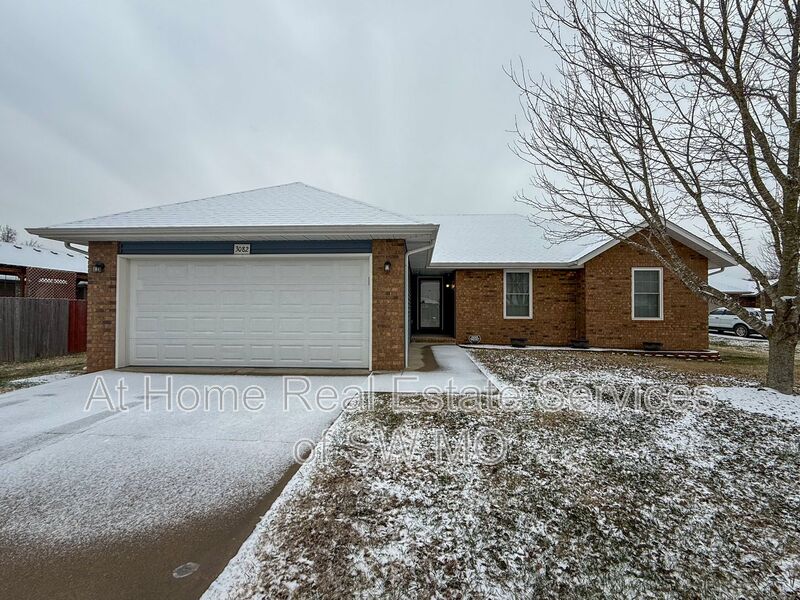 Republic House: 3082 E Loren St