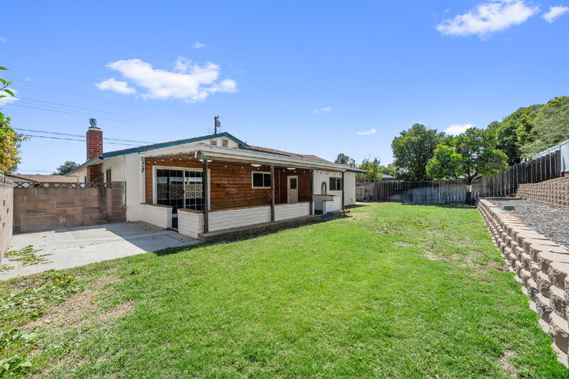 San Diego House: 8346 Lake Baca Dr