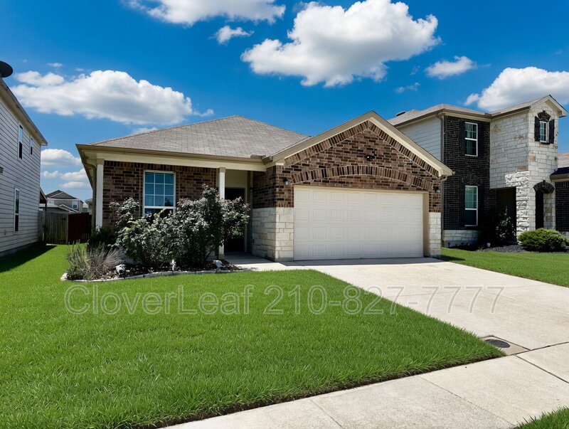 New Braunfels House: 452 Holly Bush