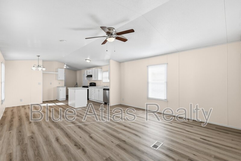 Arlington House: 825 Dawn Light Drive