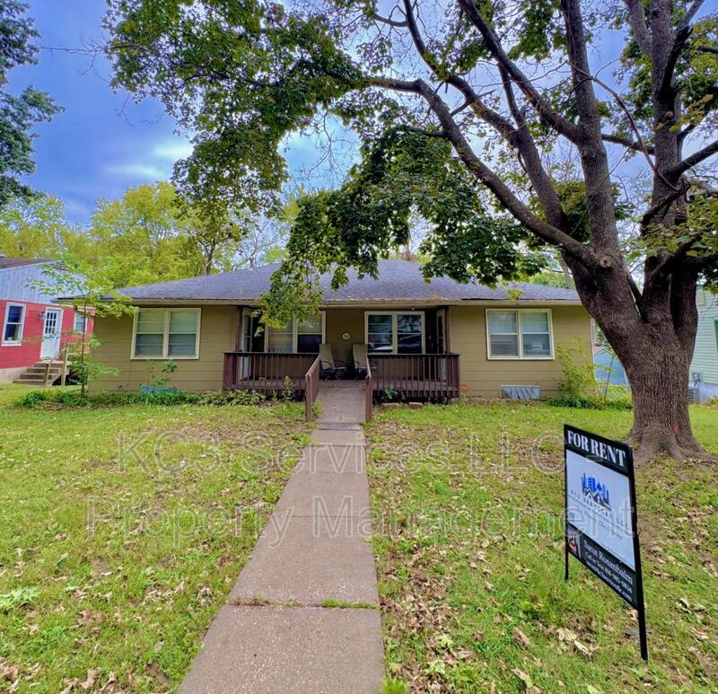 Blue Springs Condo: 1702 SW McArthur St