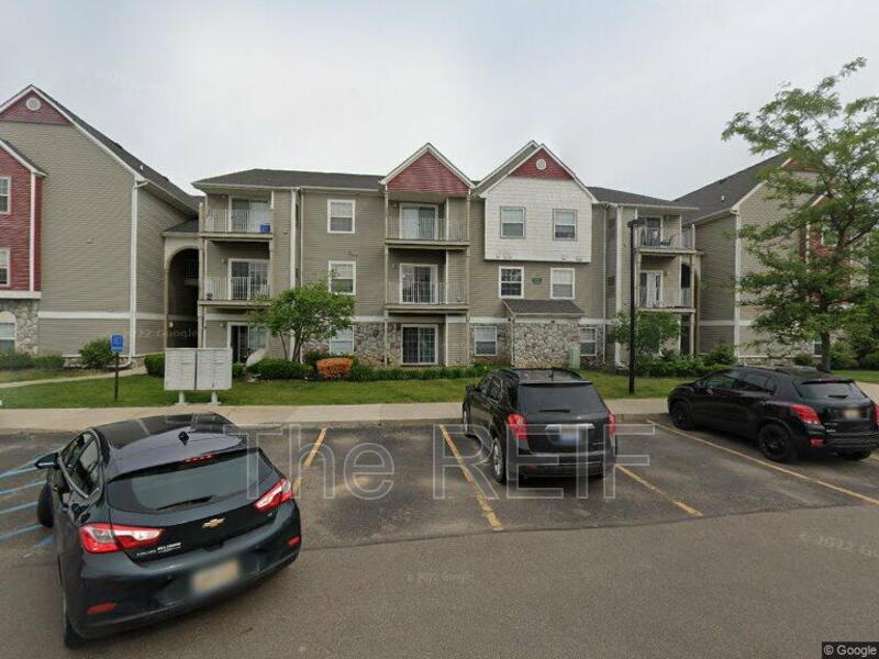 Fenton Condo: 15240 Silver Parkway
