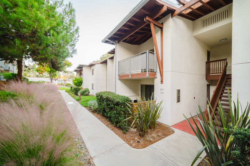 Encinitas Condo: 1760 El Camino Real