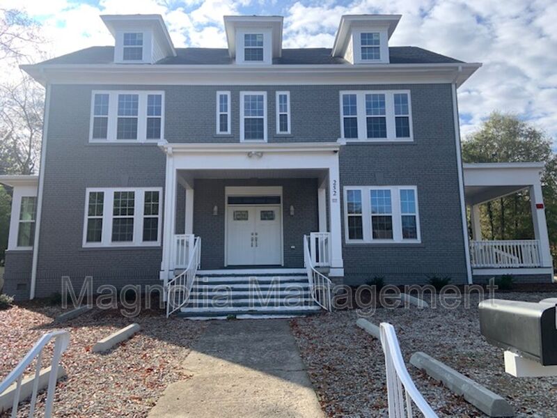 Henderson Condo: 252 Gholson Ave.
